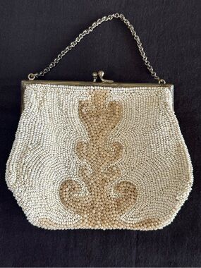 Vintage Beaded Handbag Small White/Beige Kiss-lock Closure.